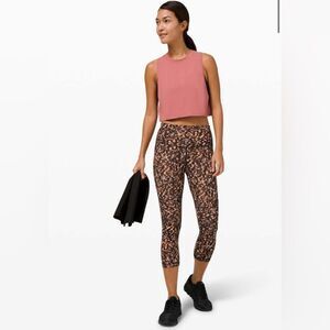 Size 2 (XS) Lululemon Wunder Train High-Rise Crop 21"
Motion Flux Multi $88 msrp